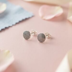 Minimal Stripe Pattern Stud Earrings